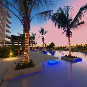 Seaside Retreat: Beachfront Comfort Near Historic Center Colombia